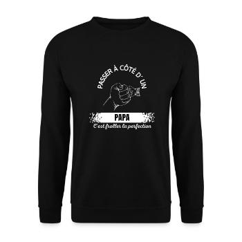 Passer à coté d'un papa c'est froller la perfect.. - Sweat-shirt Unisexe - noir - Devant - Alina (178cm) & Michal (187cm)