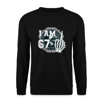 Ich bin 67 plus 1 Mittelfinger Totenkopf lustig 68. - Unisex Pullover - Schwarz - Vorne - Alina (178cm) & Michal (187cm)