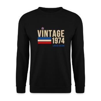 Jahrgang 1974 limitierte Auflage - Unisex Pullover - Schwarz - Vorne - Alina (178cm) & Michal (187cm)