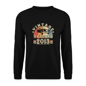 Vintage 2013 Born In 2013 11 Years Anniversary - Unisex Sweatshirt - black - Front - Alina (178cm) & Michal (187cm)