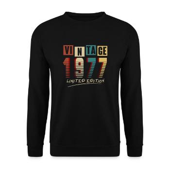 Jahrgang 1977: Limitierte Auflage - 48. Jubiläum. - Unisex Pullover - Schwarz - Vorne - Alina (178cm) & Michal (187cm)