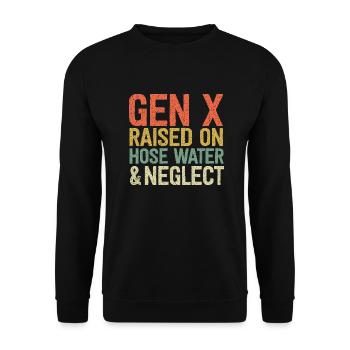 Lustige Gen X Retro Aufgezogen Auf Schlauch Wasser Vernachlässigung - Unisex Pullover - Schwarz - Vorne - Alina (178cm) & Michal (187cm)