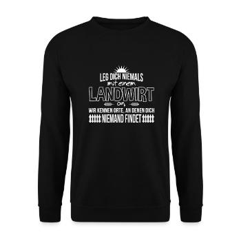 Leg dich niemals mit einem Landwirt an, wir kennen - Unisex Pullover - Schwarz - Vorne - Alina (178cm) & Michal (187cm)