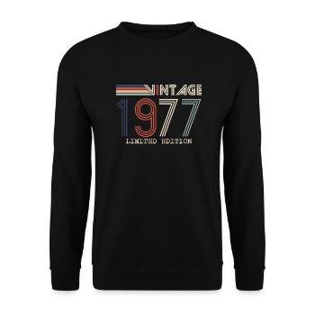 Jahrgang 1977 Jubiläumsgeschenk - Jahrgang 1977 - Unisex Pullover - Schwarz - Vorne - Alina (178cm) & Michal (187cm)