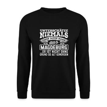 Der alte Mann aus MAGDEBURG - Unisex Pullover - Schwarz - Vorne - Alina (178cm) & Michal (187cm)