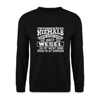 Der alte Mann aus WESEL - Unisex Pullover - Schwarz - Vorne - Alina (178cm) & Michal (187cm)