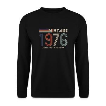 Jahrgang 1976 Jubiläumsgeschenk - Jahrgang 1976 - Unisex Pullover - Schwarz - Vorne - Alina (178cm) & Michal (187cm)