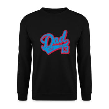 dad established 2013 - Unisex Pullover - Schwarz - Vorne - Alina (178cm) & Michal (187cm)