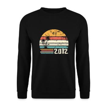 2012 Geburtstagsgeschenk - Made in 2012 Retro 2012 - Unisex Pullover - Schwarz - Vorne - Alina (178cm) & Michal (187cm)