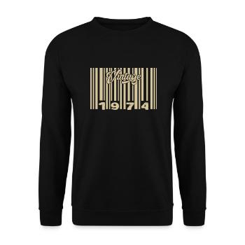 Jahrgang 1974 Barcode 1974: Jahr 2025. - Unisex Pullover - Schwarz - Vorne - Alina (178cm) & Michal (187cm)