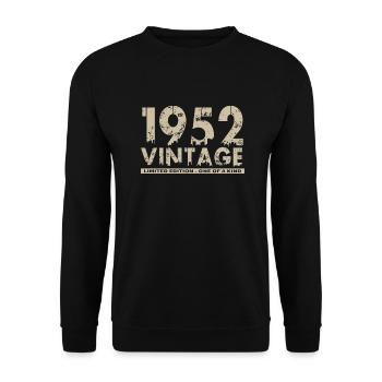 Jahrgang 1952 Bursdag - Unikat - Unisex Pullover - Schwarz - Vorne - Alina (178cm) & Michal (187cm)