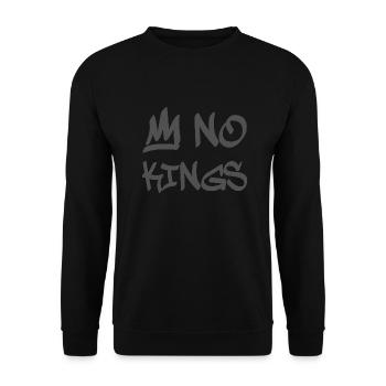 No Kings in America since 1776 - Unisex Pullover - Schwarz - Vorne - Alina (178cm) & Michal (187cm)