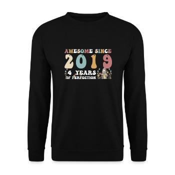 Awesome since 2019 4 Year of Perfection - 4th - Unisex Sweatshirt - black - Front - Alina (178cm) & Michal (187cm)