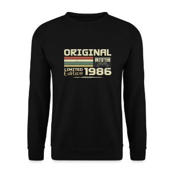 Retro 1986 Birthday Gift Born in 1986 Original - Unisex Sweatshirt - black - Front - Alina (178cm) & Michal (187cm)