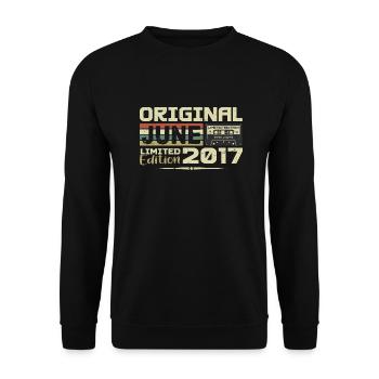 June 2017 Vintage Born In June 2017 Birthday - Unisex Sweatshirt - black - Front - Alina (178cm) & Michal (187cm)