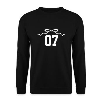 Nummer 7 Knoten - 7. Jahrestag - Unisex Pullover - Schwarz - Vorne - Alina (178cm) & Michal (187cm)