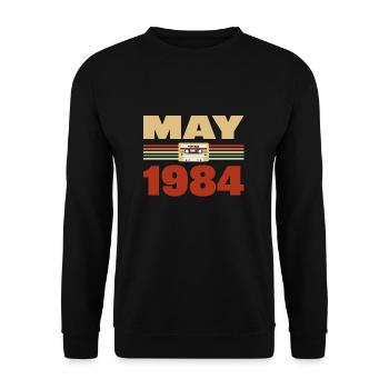 39. Geburtstag Mai Jahrgang 1984 Geschenkidee - Unisex Pullover - Schwarz - Vorne - Alina (178cm) & Michal (187cm)