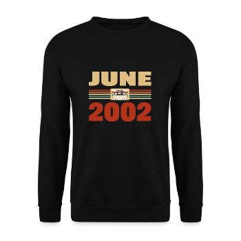 21. Geburtstag Juni Jahrgang 2002 Geschenkidee - Unisex Pullover - Schwarz - Vorne - Alina (178cm) & Michal (187cm)