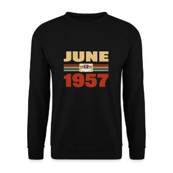 66. Geburtstag Juni Jahrgang 1957 Geschenkidee - Unisex Pullover - Schwarz - Vorne - Alina (178cm) & Michal (187cm)