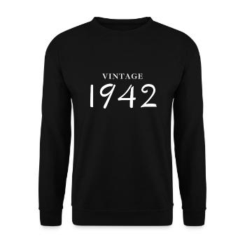 Jahrgang 1942 - Geschenkidee zum Geburtstag - Unisex Pullover - Schwarz - Vorne - Alina (178cm) & Michal (187cm)