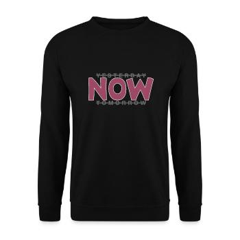 Lebe jetzt - lebe im hier und jetzt - Unisex Pullover - Schwarz - Vorne - Alina (178cm) & Michal (187cm)
