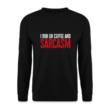 Kaffee Geschenk: I Run On Coffee And Sarcasm - Unisex Pullover - Schwarz - Vorne - Alina (178cm) & Michal (187cm)