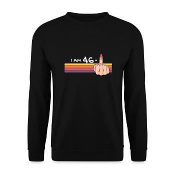 Ich bin 46 + 1 Mittelfinger-Shirt Ich bin 46 plus, - Unisex Pullover - Schwarz - Vorne - Alina (178cm) & Michal (187cm)