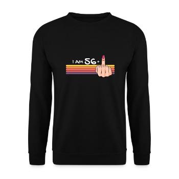 Ich bin 56 + 1 Mittelfinger-Shirt Ich bin 56 plus, - Unisex Pullover - Schwarz - Vorne - Alina (178cm) & Michal (187cm)