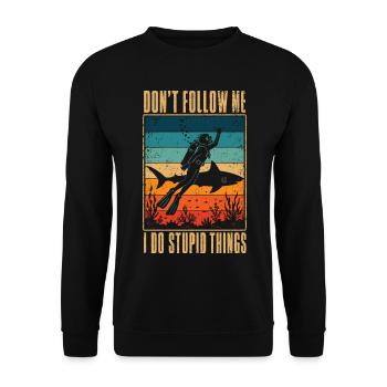T-shirt du requin plongeur ne me suis pas - Sweat-shirt Unisexe - noir - Devant - Alina (178cm) & Michal (187cm)