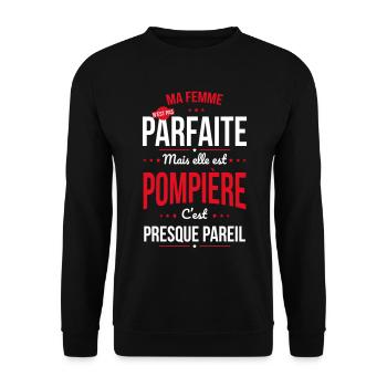 Ma femme n'est pas parfaite mais elle est pompière - Sweat-shirt Unisexe - noir - Devant - Alina (178cm) & Michal (187cm)