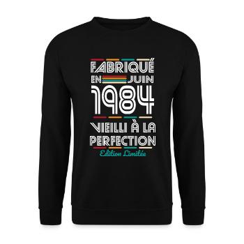 40-jähriges Jubiläum - Hergestellt im Juni 1984 - Unisex Pullover - Schwarz - Vorne - Alina (178cm) & Michal (187cm)