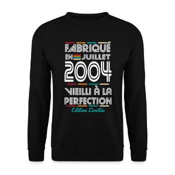 20-jähriges Jubiläum - Hergestellt im Juli 2004 - Unisex Pullover - Schwarz - Vorne - Alina (178cm) & Michal (187cm)
