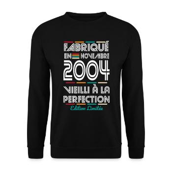 20-jähriges Jubiläum – Hergestellt im November 2004 - Unisex Pullover - Schwarz - Vorne - Alina (178cm) & Michal (187cm)