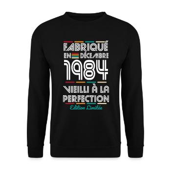 40 Jahre Jubiläum - Hergestellt im Dezember 1984 - Unisex Pullover - Schwarz - Vorne - Alina (178cm) & Michal (187cm)