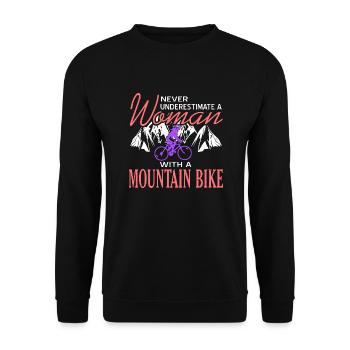 Never Underestimate A Woman With Mountain Bike - Unisex Pullover - Schwarz - Vorne - Alina (178cm) & Michal (187cm)