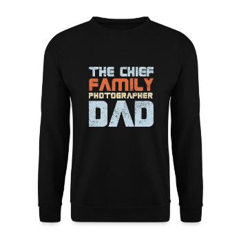 The Chief Family Photographer Dad - Unisex Sweatshirt - black - Front - Alina (178cm) & Michal (187cm)