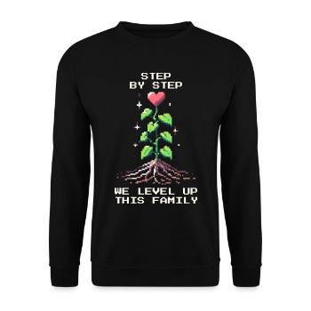 Schritt für Schritt: Level Up Familie | Patchwork - Unisex Pullover - Schwarz - Vorne - Alina (178cm) & Michal (187cm)