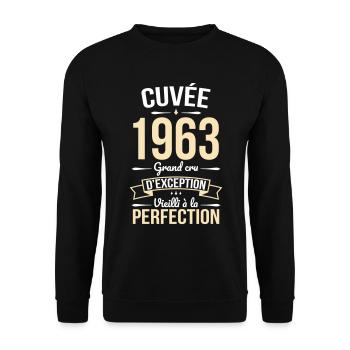 Anniversaire 60 ans - Cuvée 1963 - Cadeau Humour - Sweat-shirt Unisexe - noir - Devant - Alina (178cm) & Michal (187cm)