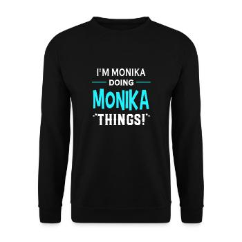 I Am Monika Doing Monika Things Geschenk Lustiges - Unisex Pullover - Schwarz - Vorne - Alina (178cm) & Michal (187cm)