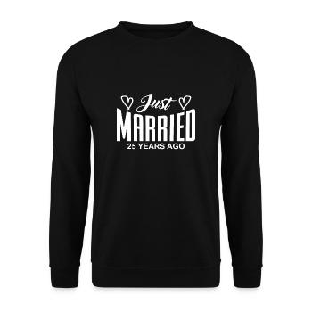 Just Married ... 25 Years Ago T-Shirt Hochzeitstag - Unisex Pullover - Schwarz - Vorne - Alina (178cm) & Michal (187cm)