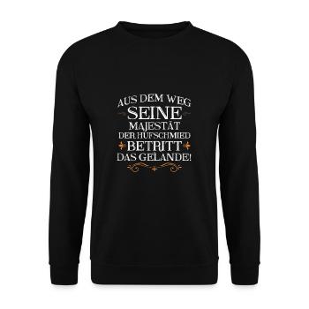 Aus Dem Weg Seine Majestät Der Hufschmied Shirt - Unisex Pullover - Schwarz - Vorne - Alina (178cm) & Michal (187cm)