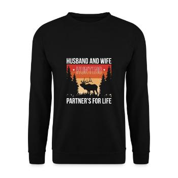 Husband & Wife Hunting Partners For Life Shirt - Unisex Pullover - Schwarz - Vorne - Alina (178cm) & Michal (187cm)