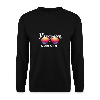 Honeymoon Mode On Shirt Geschenk - Unisex Pullover - Schwarz - Vorne - Alina (178cm) & Michal (187cm)