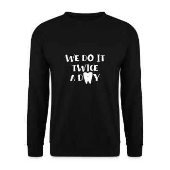Nous le faisons deux fois par jour Chemise - Sweat-shirt Unisexe - noir - Devant - Alina (178cm) & Michal (187cm)