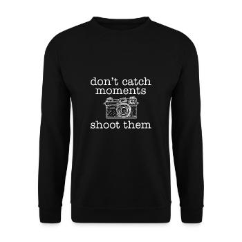Don't Catch Moments Shoot Them Shirt Photographer - Unisex Sweatshirt - black - Front - Alina (178cm) & Michal (187cm)