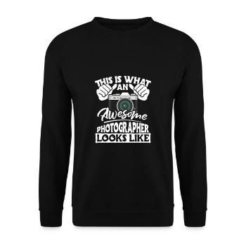 This Is What An Awesome Photographer Looks Like - Unisex Pullover - Schwarz - Vorne - Alina (178cm) & Michal (187cm)