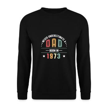Ne jamais Understimer un père né en 1973 Chemise - Sweat-shirt Unisexe - noir - Devant - Alina (178cm) & Michal (187cm)