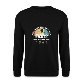 Never Understimate A Skiier Born In 1963 - Unisex Sweatshirt - black - Front - Alina (178cm) & Michal (187cm)