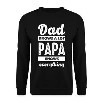 Vaterweisheit: Er weiß alles - Unisex Pullover - Schwarz - Vorne - Alina (178cm) & Michal (187cm)