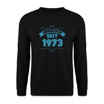 50. Geburtstag Geschenk Unwiderstehlich seit 1973 - Unisex Pullover - Schwarz - Vorne - Alina (178cm) & Michal (187cm)